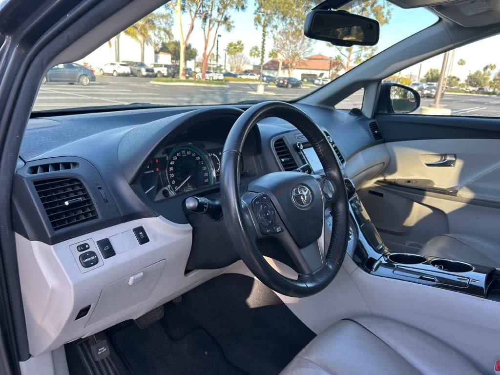 2013 Toyota Venza XLE 2