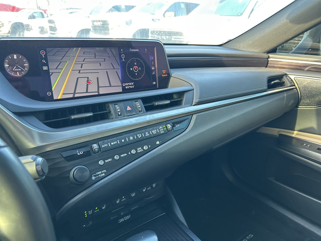 Thumbnail: 2020 Lexus ES - 36
