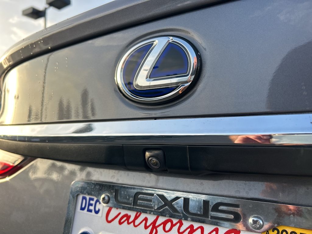 Thumbnail: 2020 Lexus ES - 24