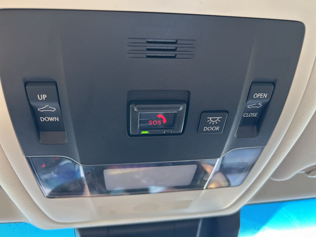 Thumbnail: 2020 Lexus ES - 38
