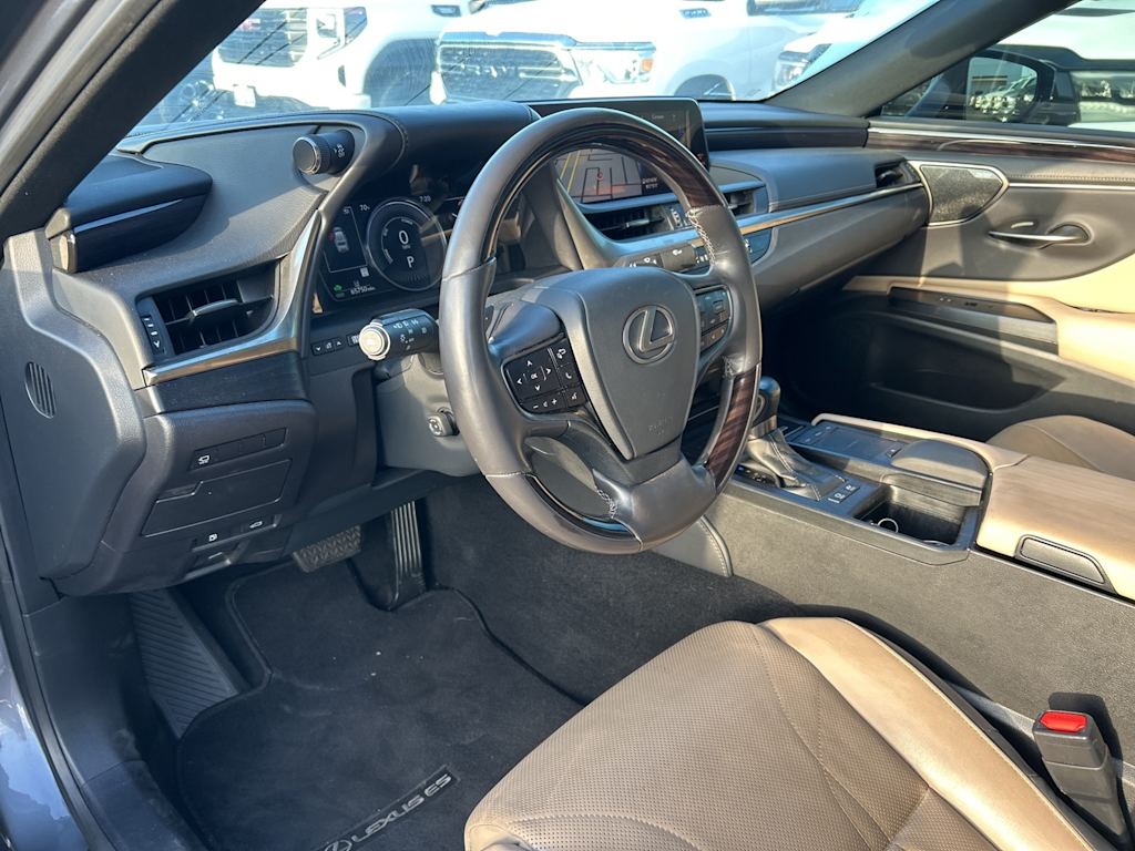 Thumbnail: 2020 Lexus ES - 2