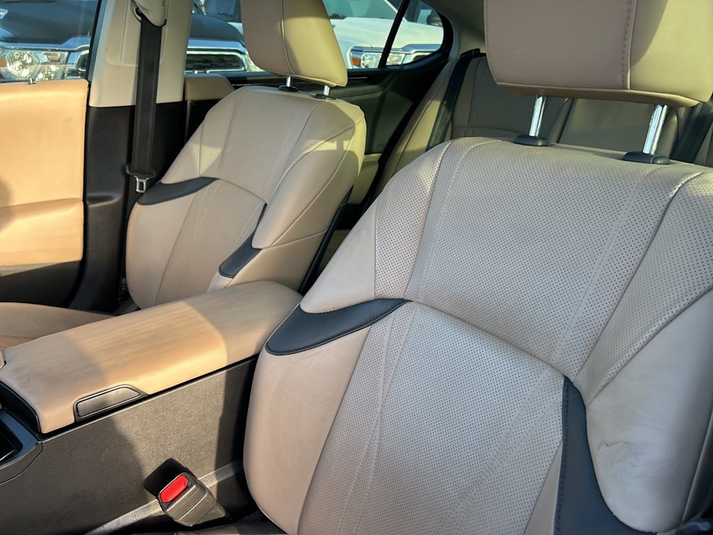 Thumbnail: 2020 Lexus ES - 9
