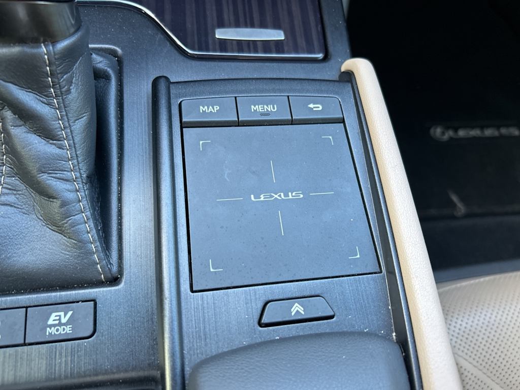 Thumbnail: 2020 Lexus ES - 34