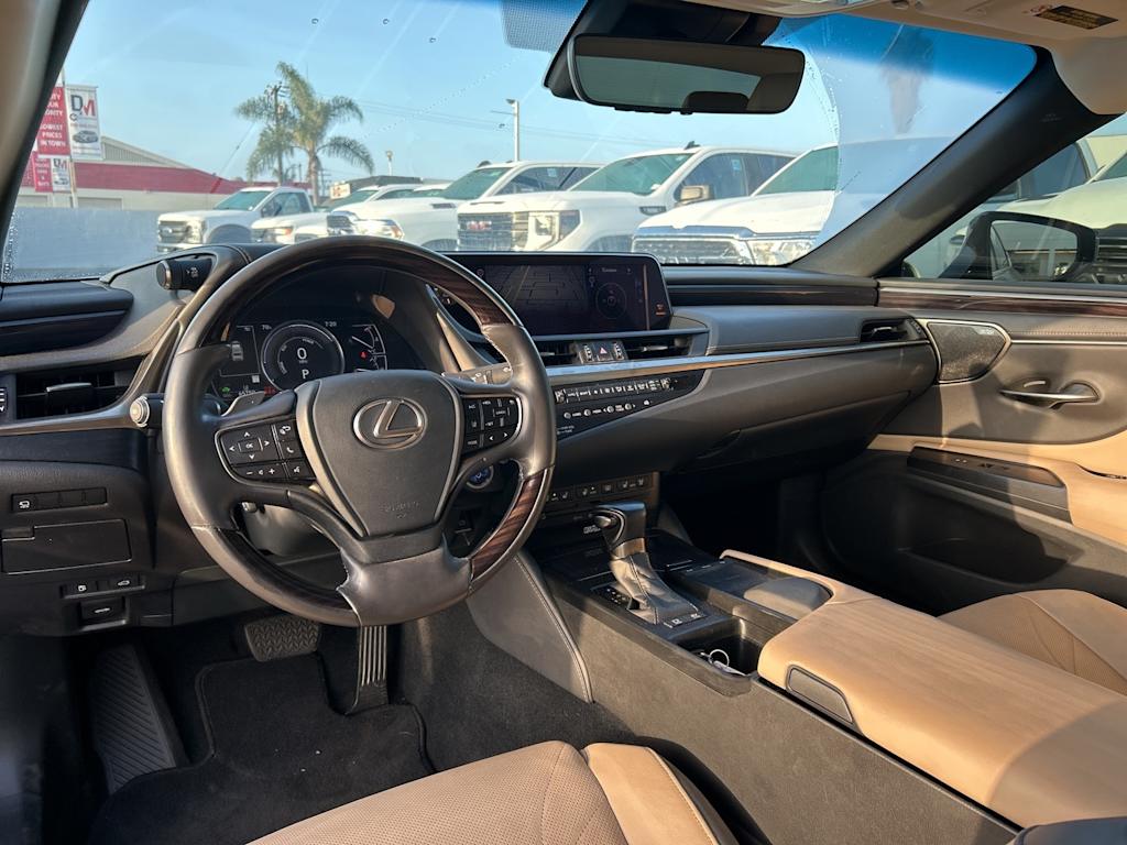 Thumbnail: 2020 Lexus ES - 8