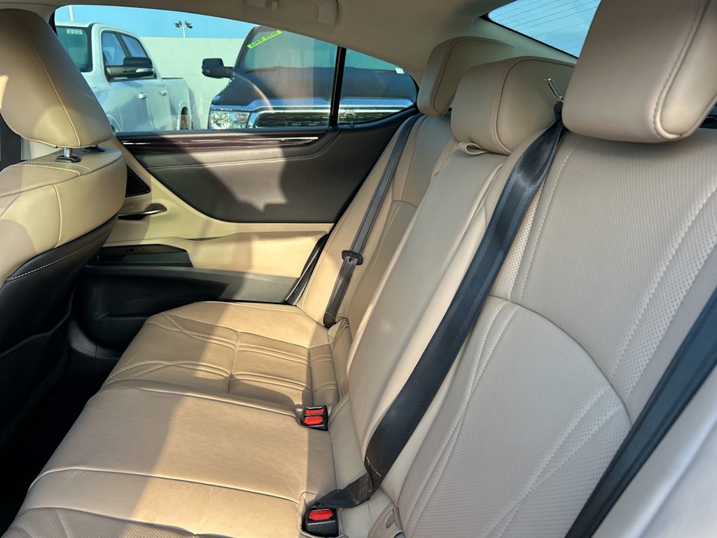 Thumbnail: 2020 Lexus ES - 11