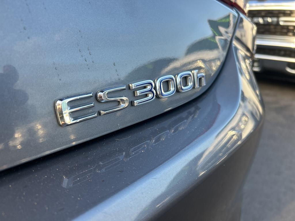 Thumbnail: 2020 Lexus ES - 23