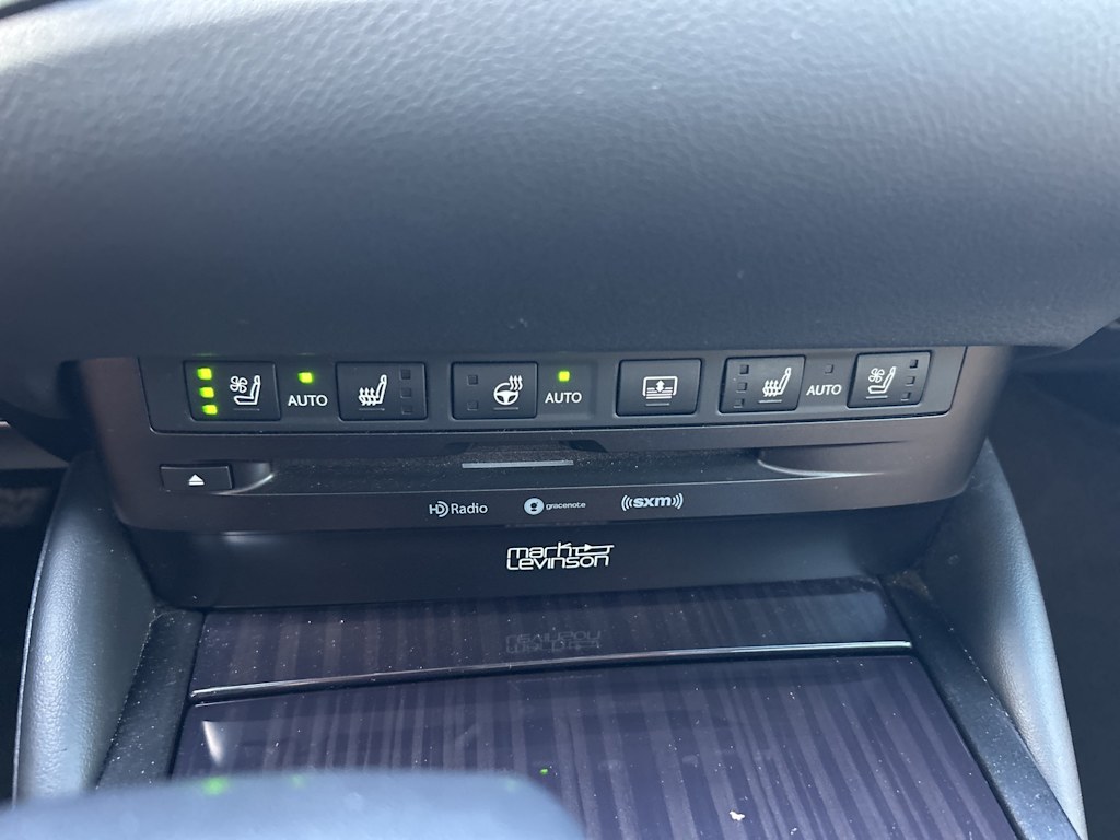 Thumbnail: 2020 Lexus ES - 33