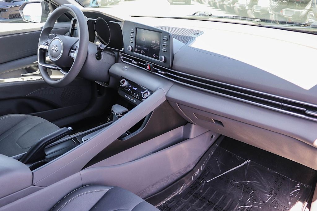 Thumbnail: 2022 Hyundai Elantra - 11