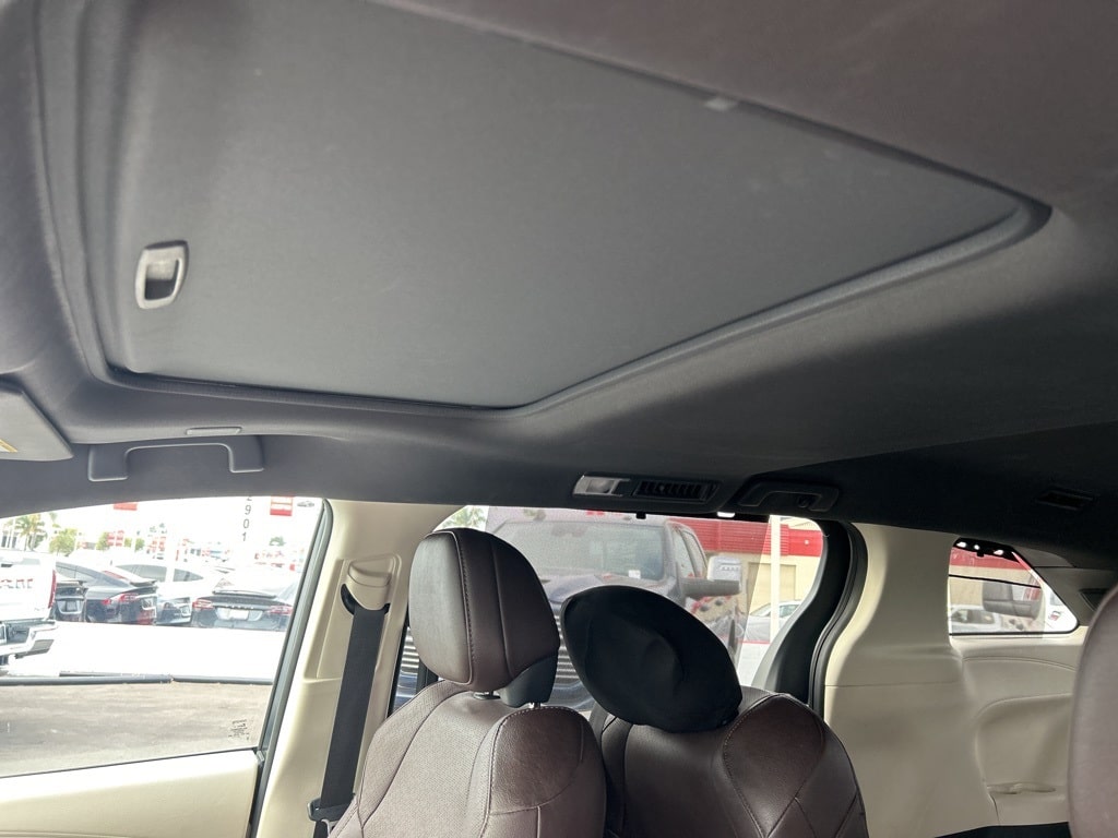 Thumbnail: 2024 Toyota Sienna - 30