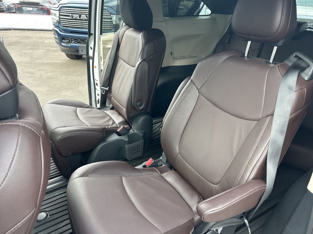 Thumbnail: 2024 Toyota Sienna - 11