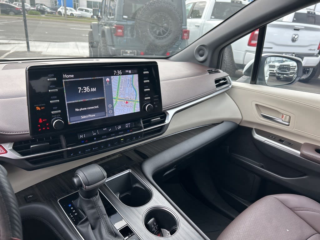 Thumbnail: 2024 Toyota Sienna - 14