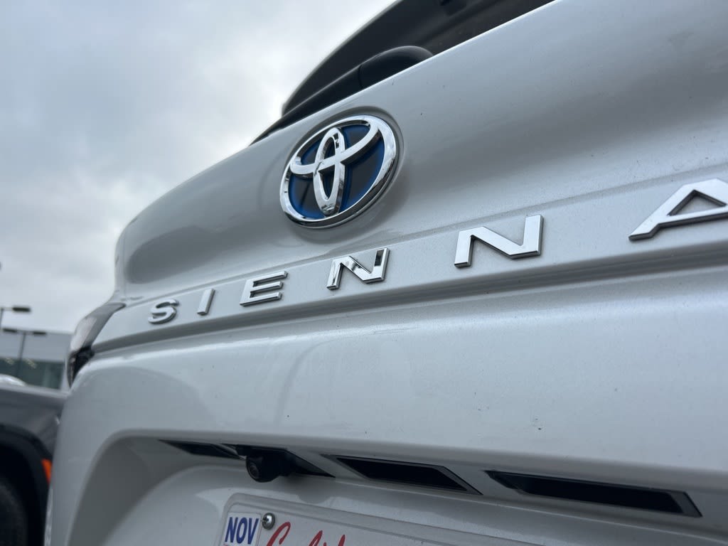 Thumbnail: 2024 Toyota Sienna - 27