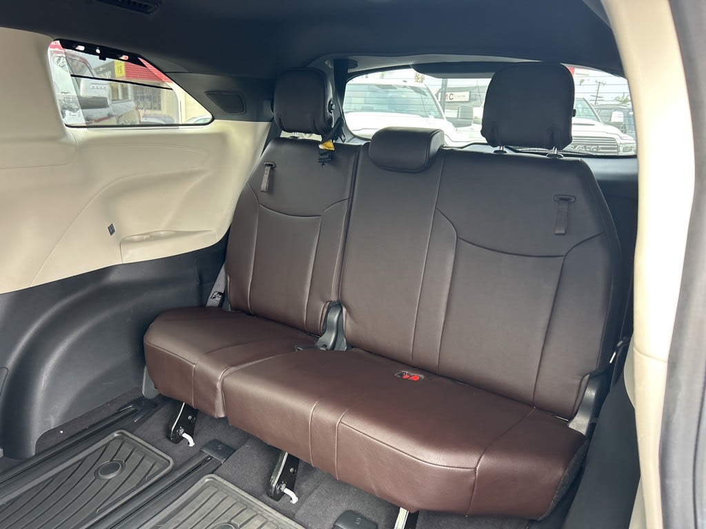 Thumbnail: 2024 Toyota Sienna - 12