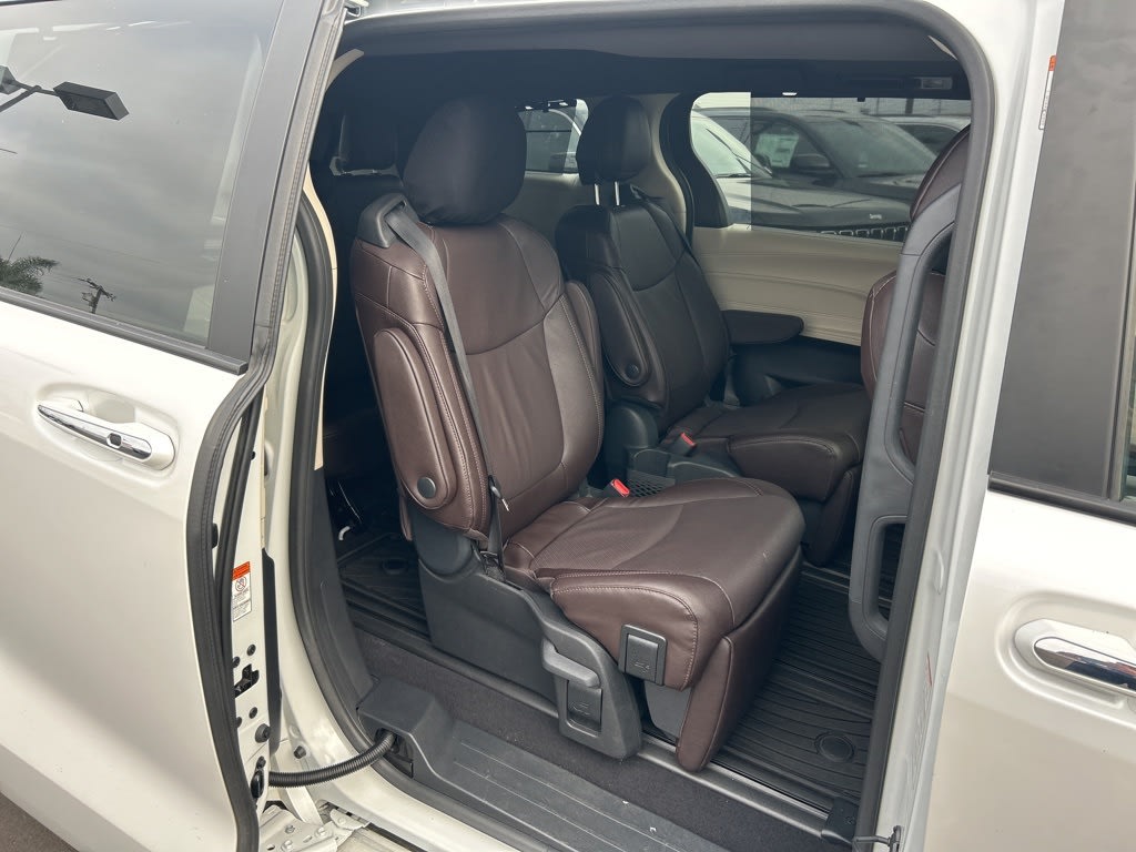 Thumbnail: 2024 Toyota Sienna - 35