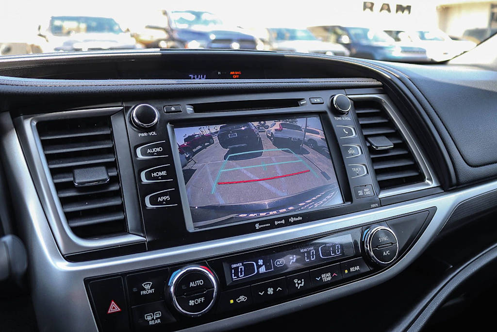 Thumbnail: 2018 Toyota Highlander - 26