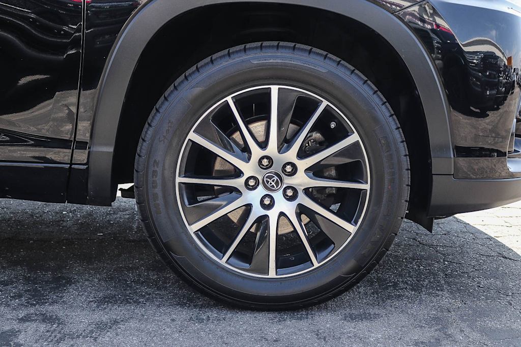 Thumbnail: 2018 Toyota Highlander - 6