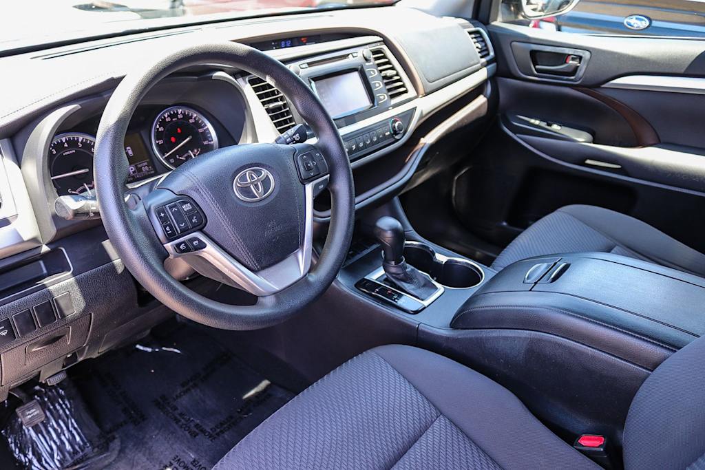 Thumbnail: 2015 Toyota Highlander - 12