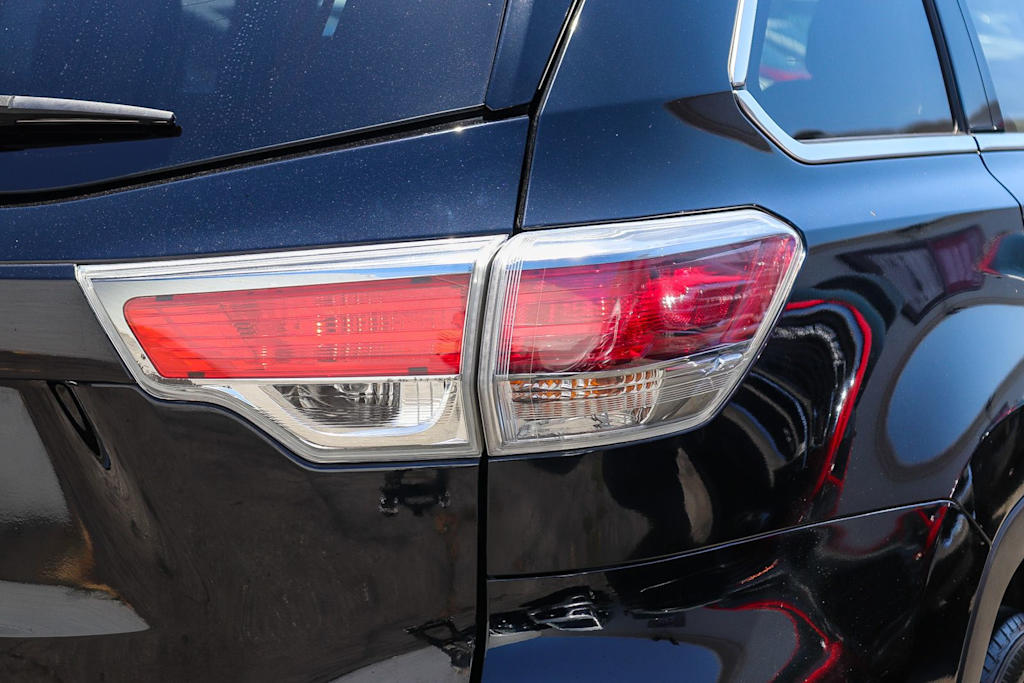 Thumbnail: 2015 Toyota Highlander - 19
