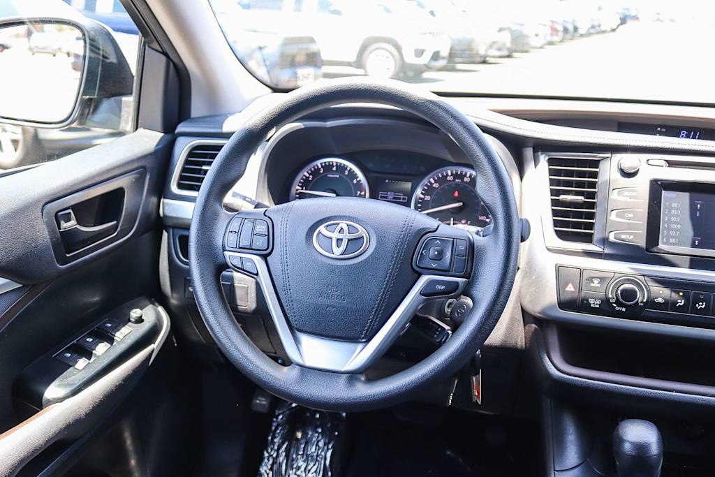 Thumbnail: 2015 Toyota Highlander - 8