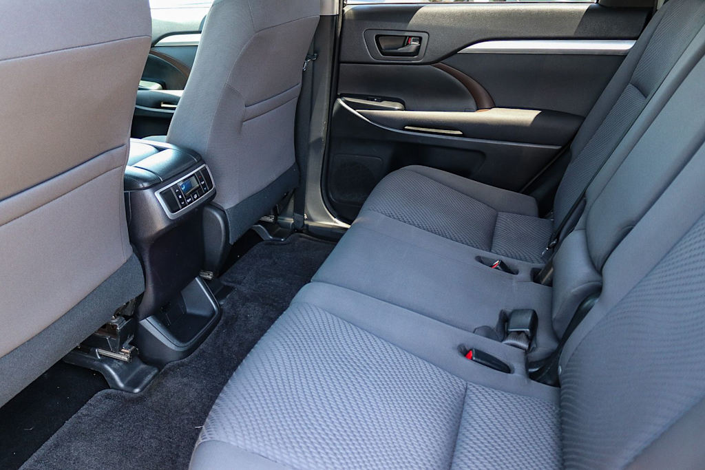 Thumbnail: 2015 Toyota Highlander - 10