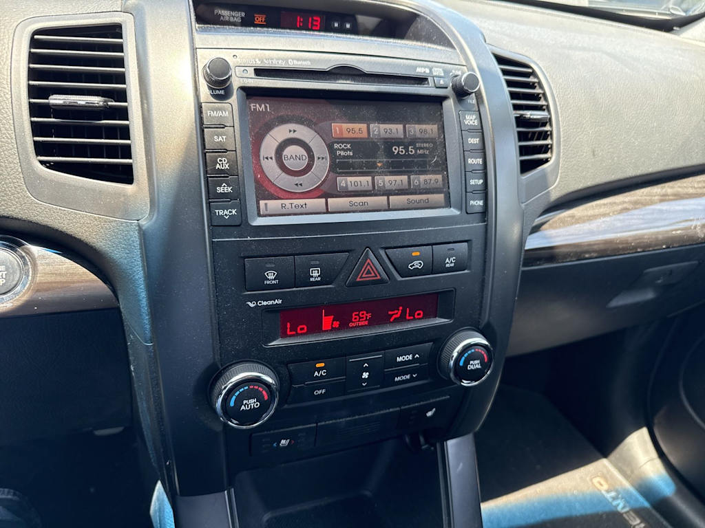 Thumbnail: 2012 Kia Sorento - 9