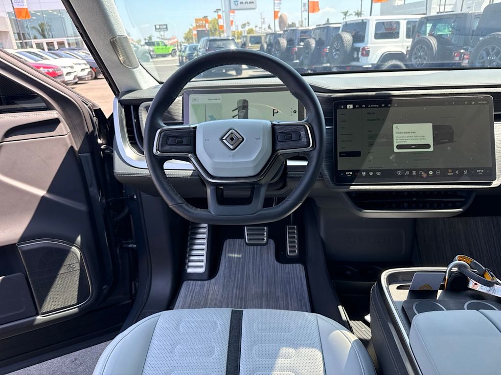 Thumbnail: 2023 Rivian R1S - 2