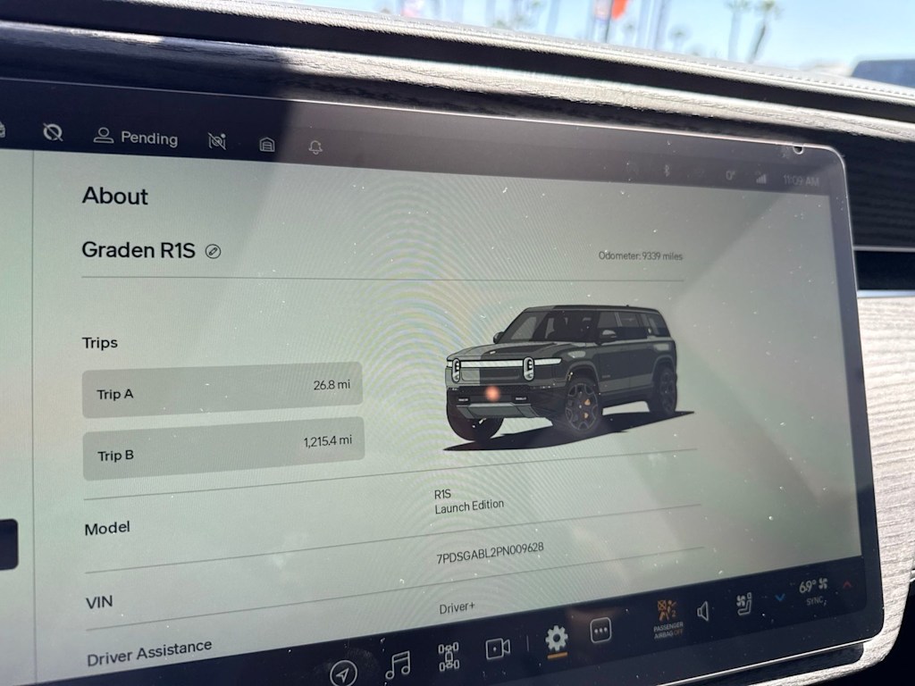 Thumbnail: 2023 Rivian R1S - 7