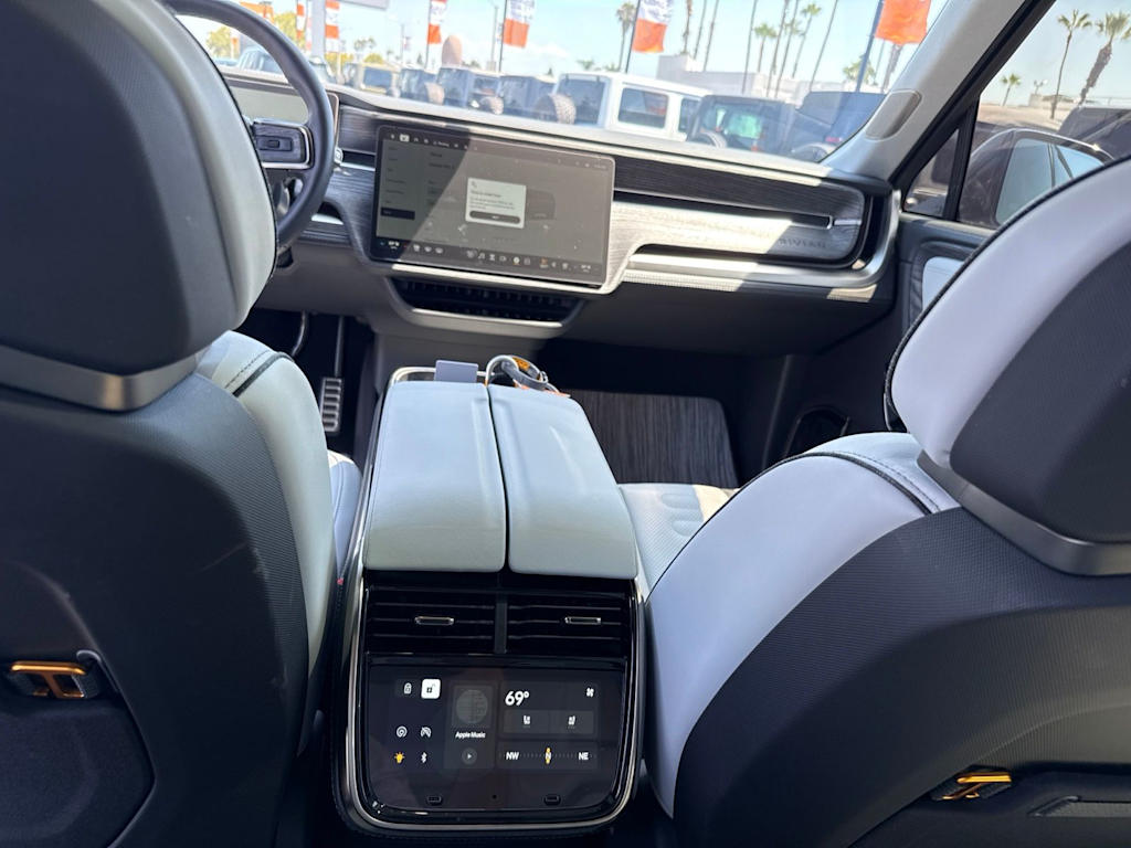 Thumbnail: 2023 Rivian R1S - 32