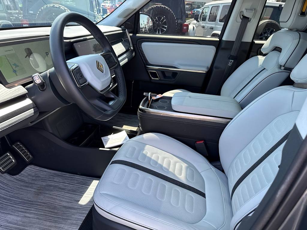 Thumbnail: 2023 Rivian R1S - 8