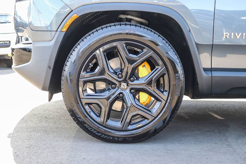 Thumbnail: 2023 Rivian R1S - 6