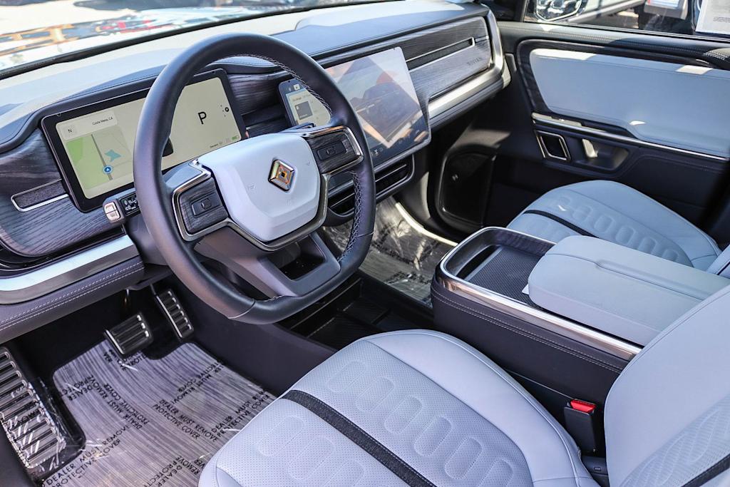 Thumbnail: 2023 Rivian R1S - 10