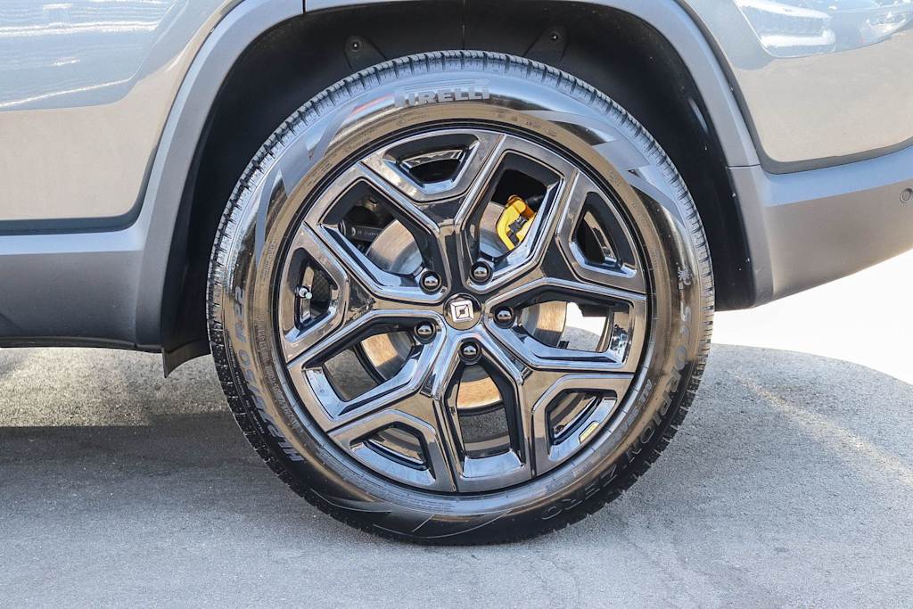 Thumbnail: 2023 Rivian R1S - 16