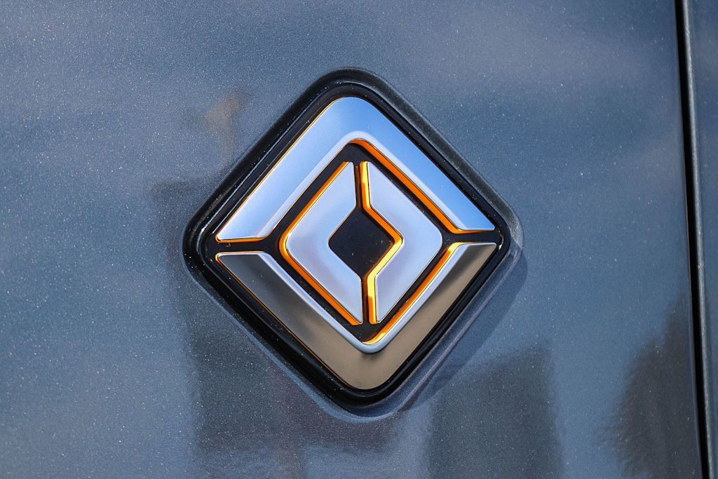 Thumbnail: 2023 Rivian R1S - 19
