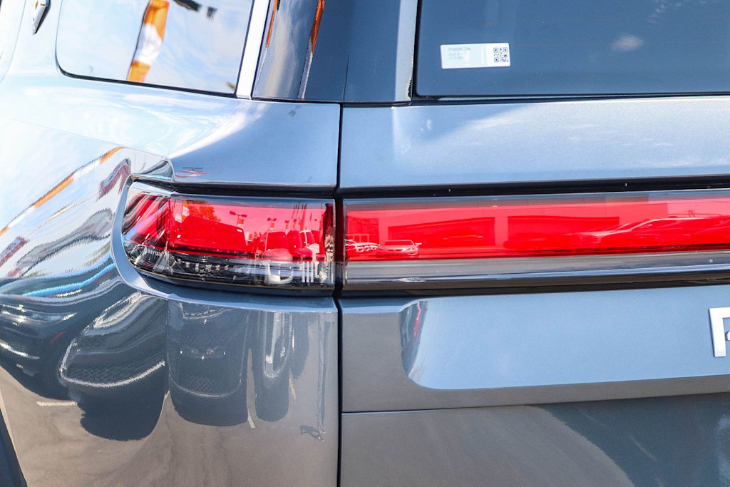 Thumbnail: 2023 Rivian R1S - 15
