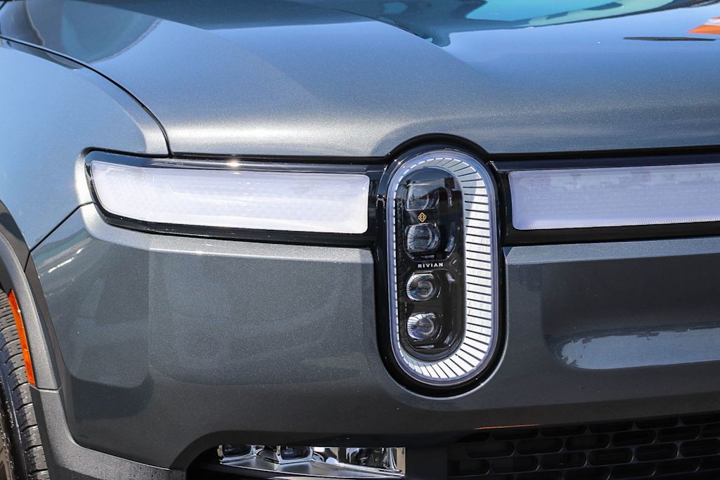 Thumbnail: 2023 Rivian R1S - 5