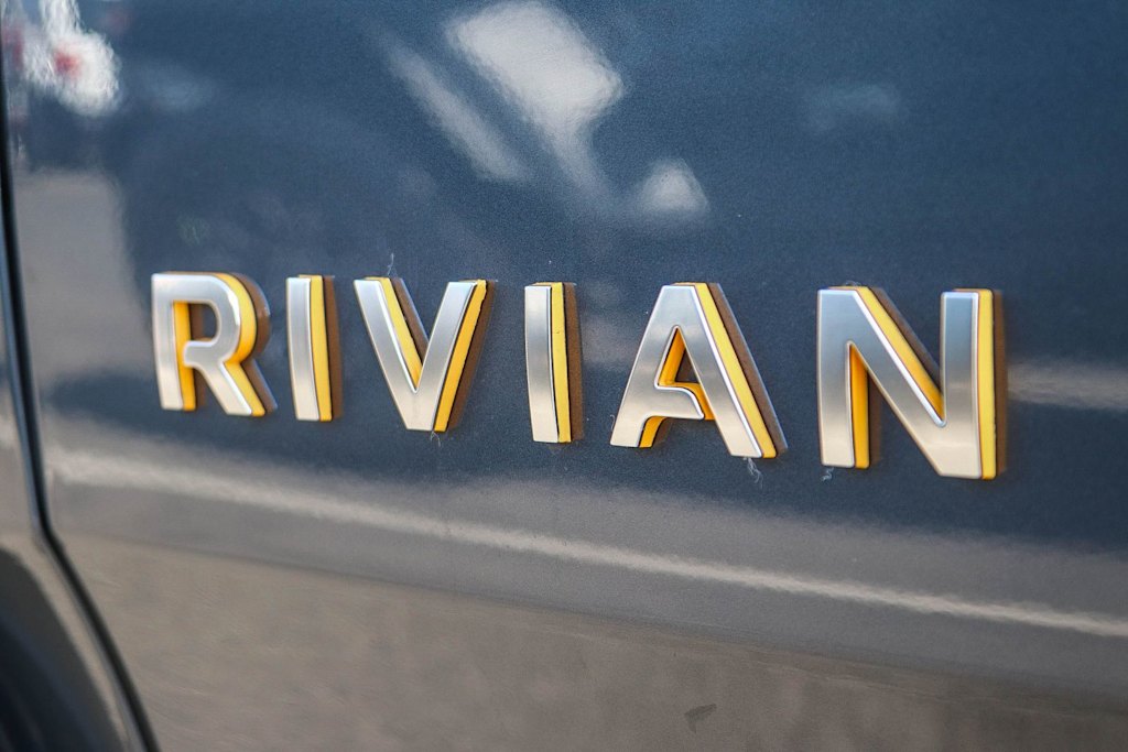 Thumbnail: 2023 Rivian R1S - 20