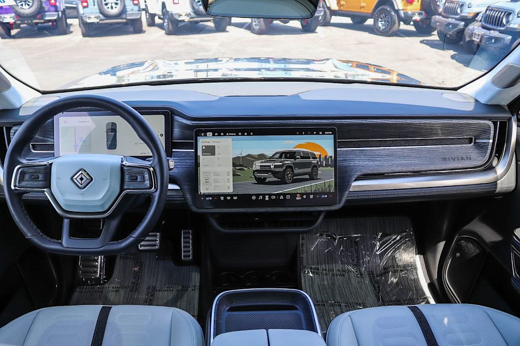 Thumbnail: 2023 Rivian R1S - 2