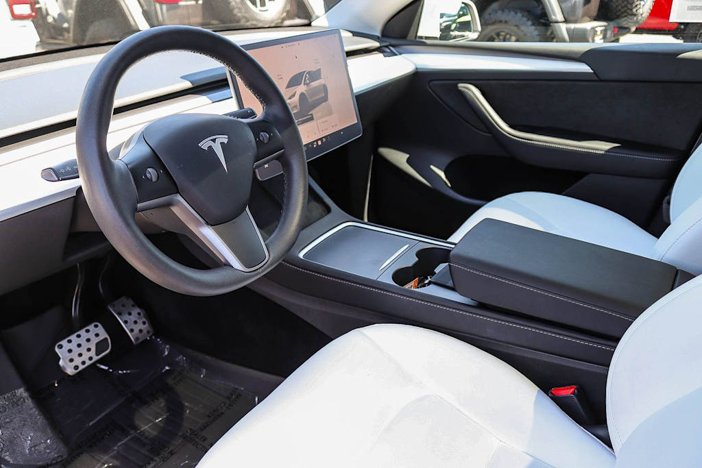 Thumbnail: 2023 Tesla Model Y - 10