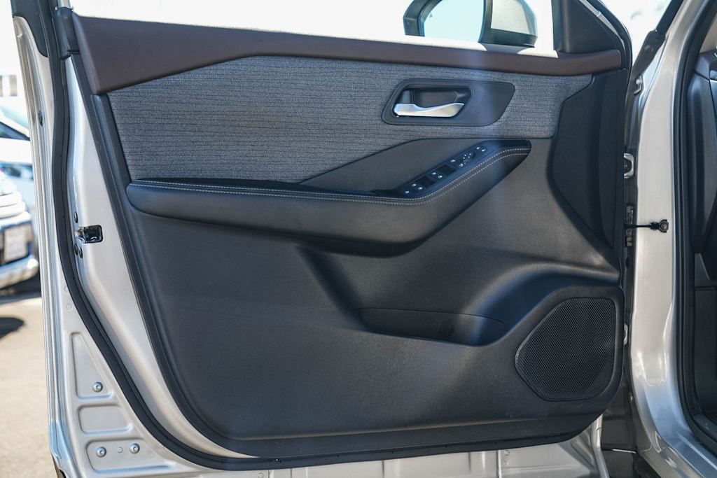 Thumbnail: 2023 Nissan Rogue - 23