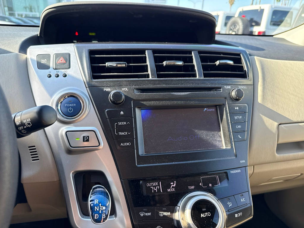Thumbnail: 2013 Toyota Prius v - 9