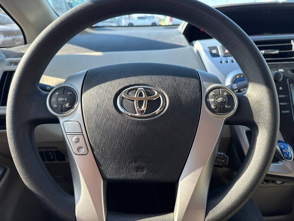 Thumbnail: 2013 Toyota Prius v - 32