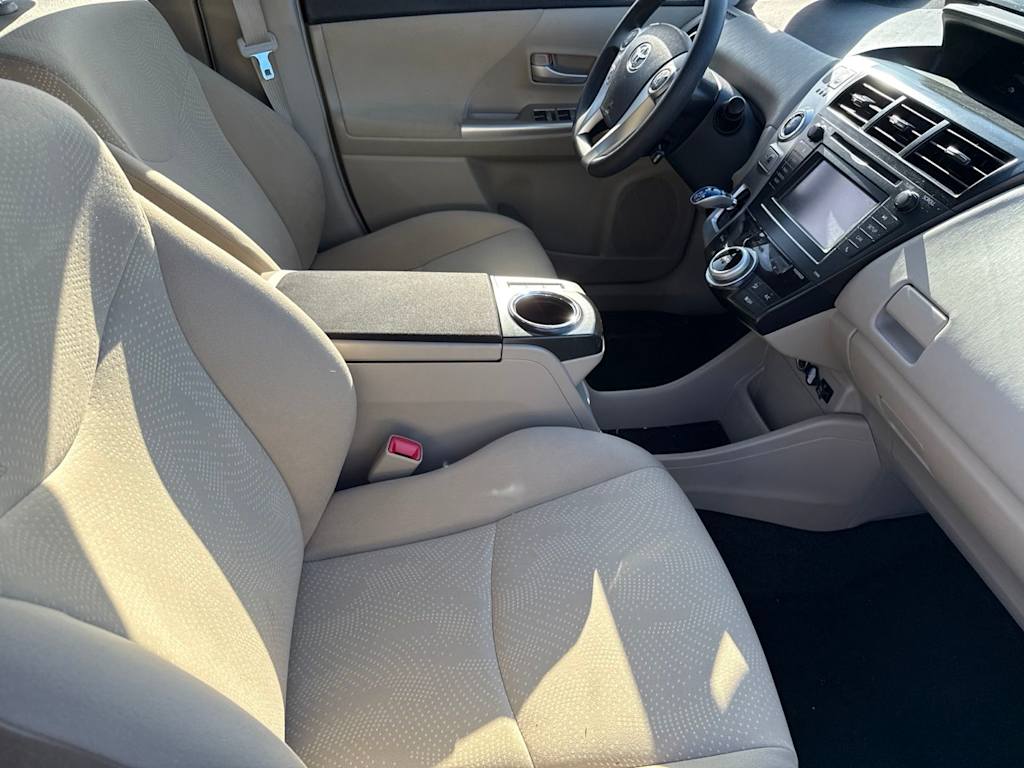 Thumbnail: 2013 Toyota Prius v - 7