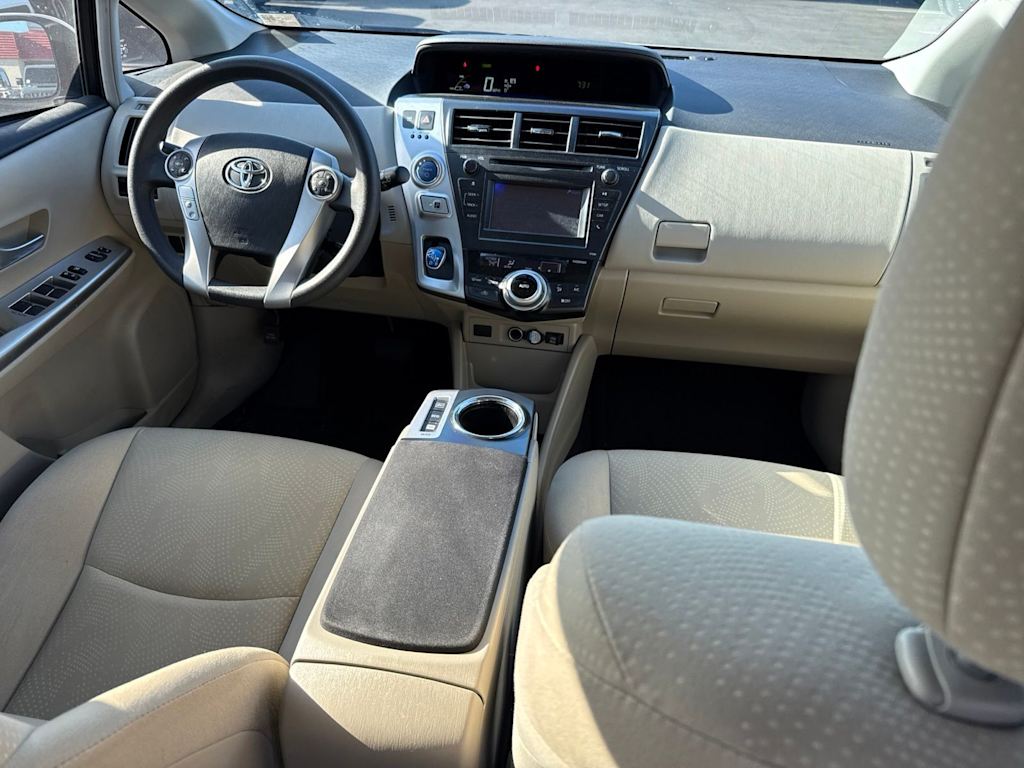 Thumbnail: 2013 Toyota Prius v - 6