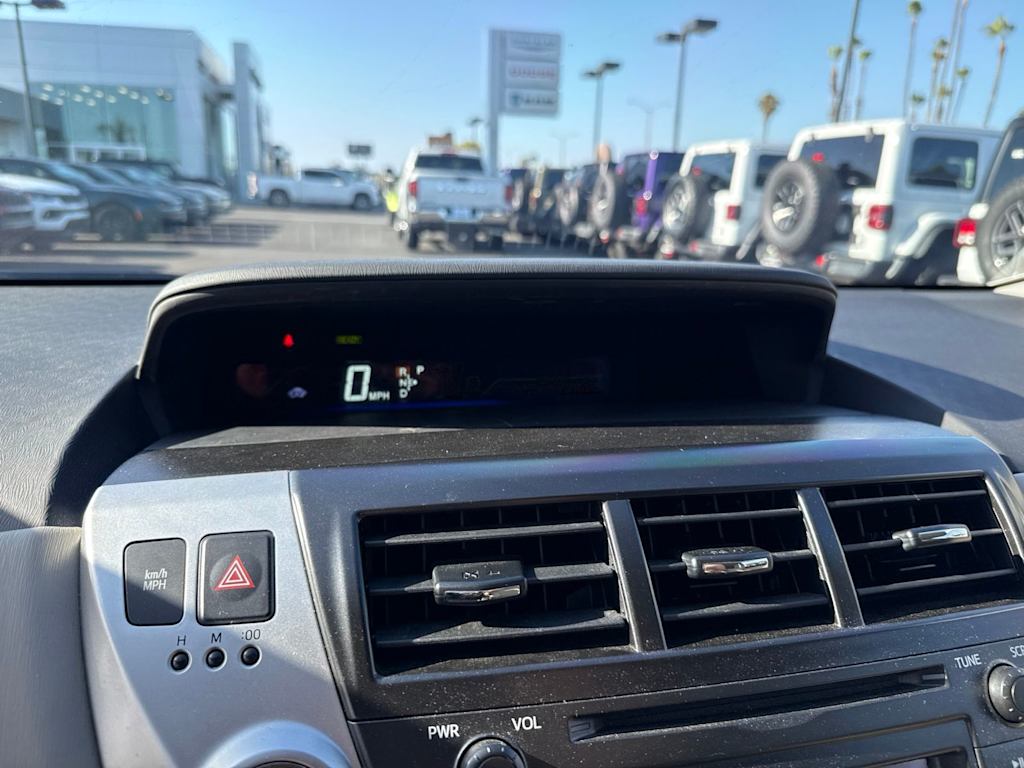 Thumbnail: 2013 Toyota Prius v - 31