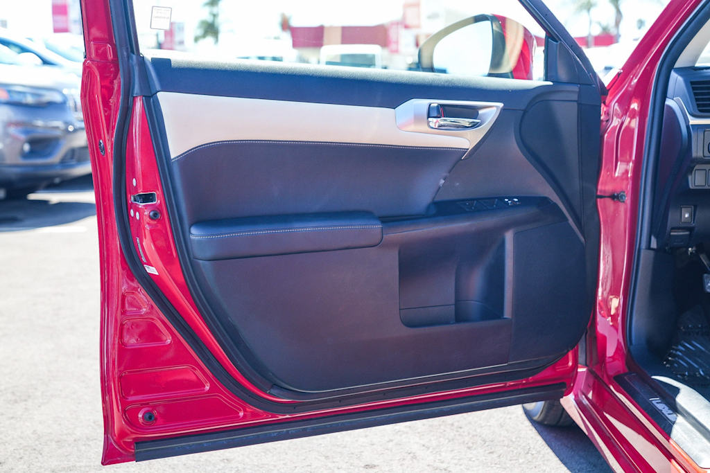 Thumbnail: 2016 Lexus CT - 19