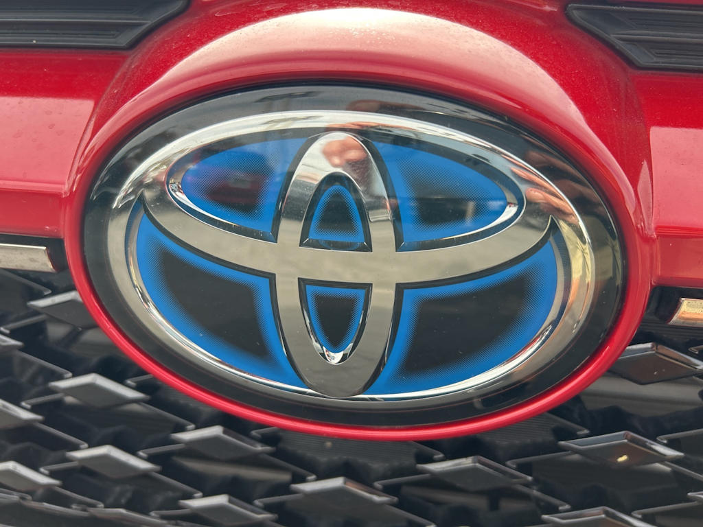 Thumbnail: 2021 Toyota RAV4 - 6