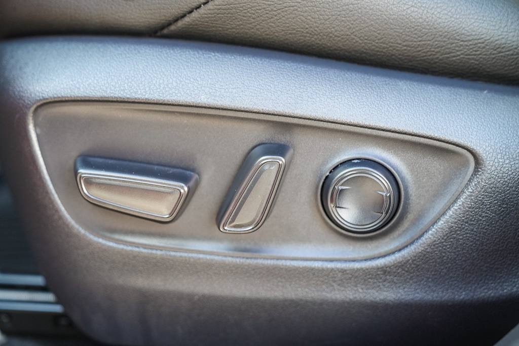 Thumbnail: 2021 Toyota RAV4 - 23