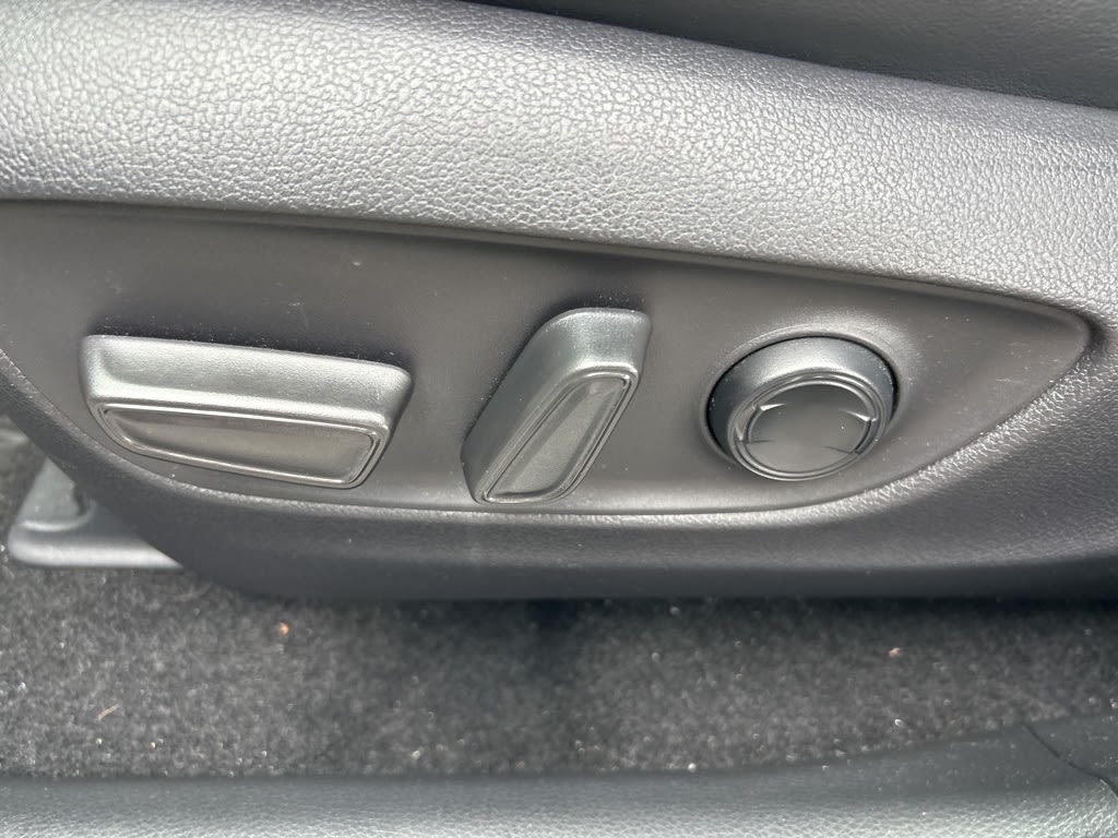 2019 Toyota RAV4 XSE 34