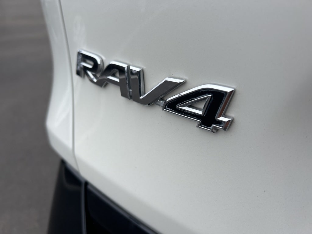 2019 Toyota RAV4 XSE 27