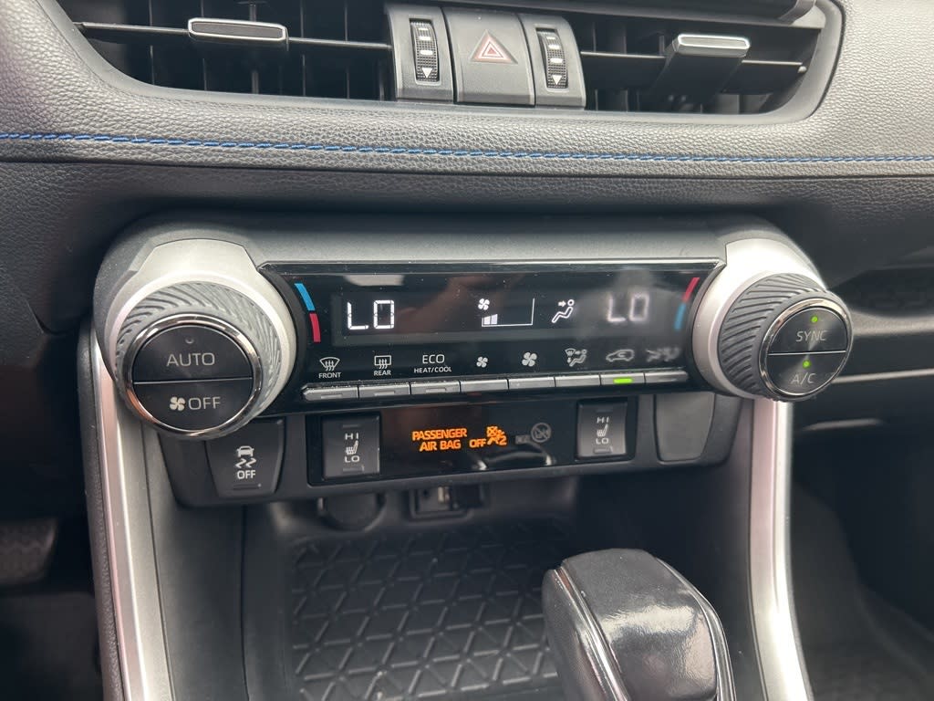 2019 Toyota RAV4 XSE 38